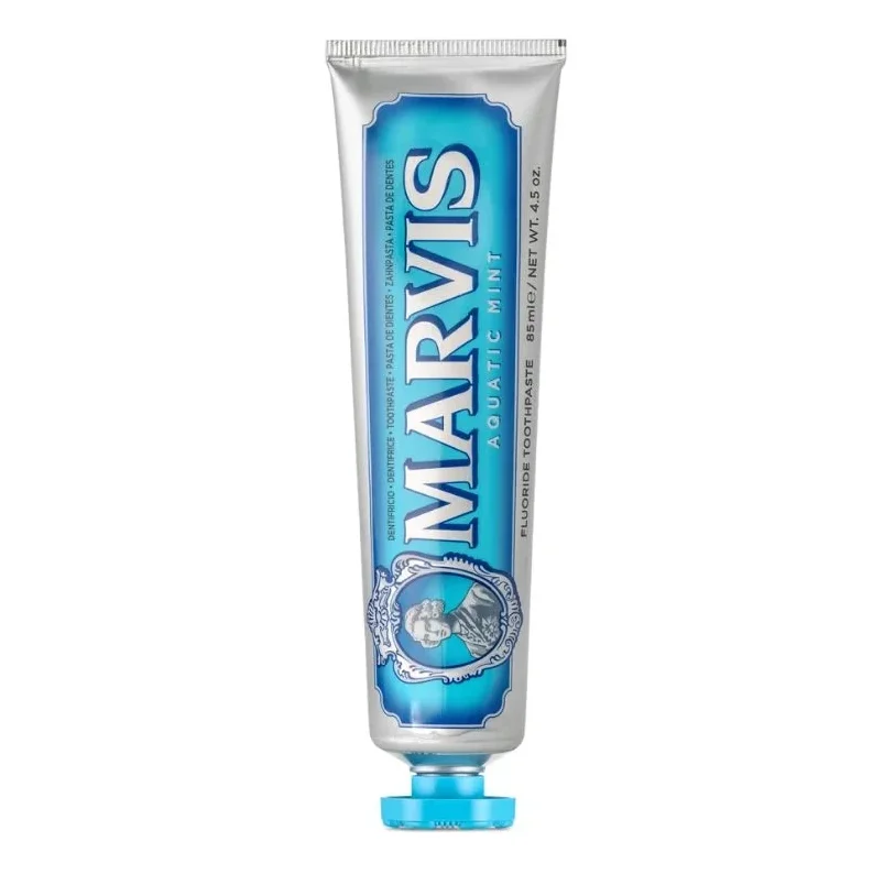 Marvis Aquatic Mint 85 ml, dentífrico con flúor y xilitol de sabor menta fresca con notas marinas. Limpia, refresca y cuida la higiene bucal diaria.