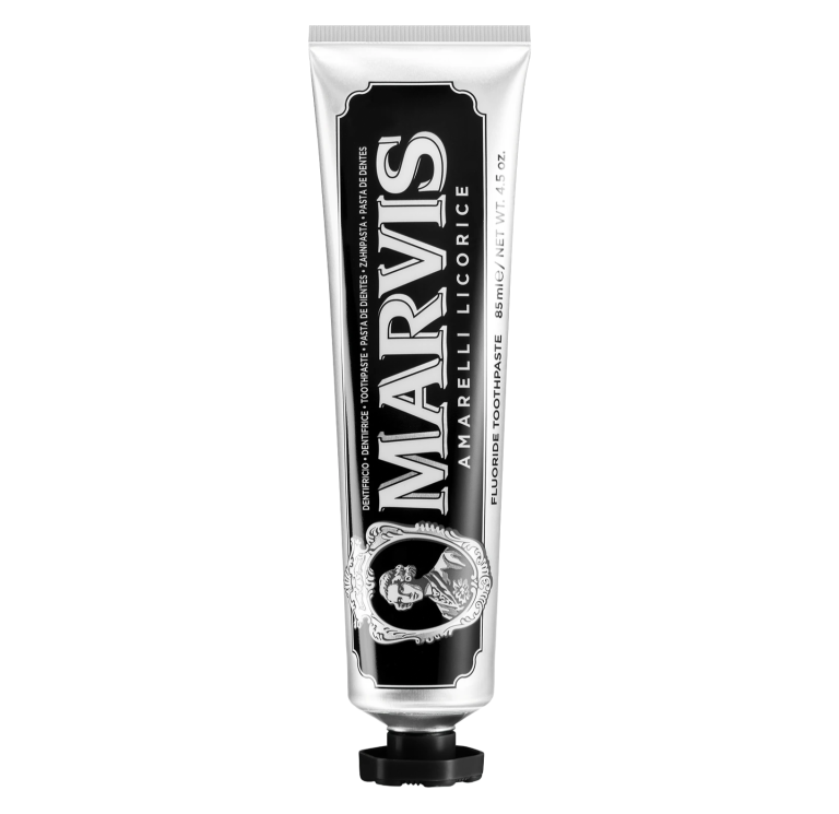 Marvis Amarelli Licorice 85 ml, dentífrico con flúor y xilitol de sabor regaliz y menta. Limpia, refresca y cuida la higiene bucal diaria.